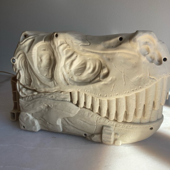 Dinosaur skull storage box - Picture 2 of 12